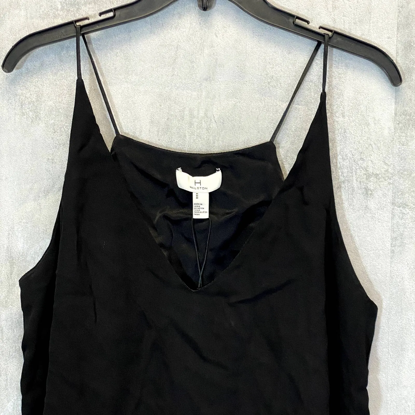 H HALSTON Women's Solid Black V-Neck Lined Spaghetti Strap Camisole Top SZ M